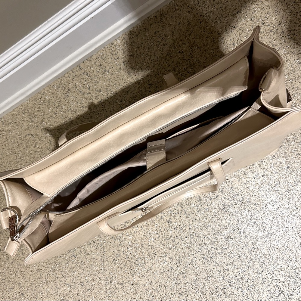Beis Large Work Tote in Beige - Lightly Used! - Picture 4 of 4
